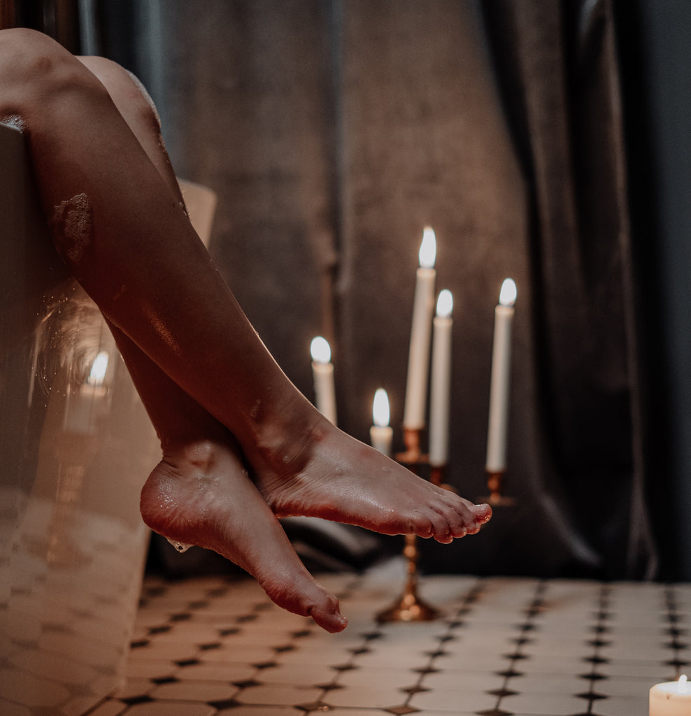 candlelit-quarantine-shower-in-los-angeles